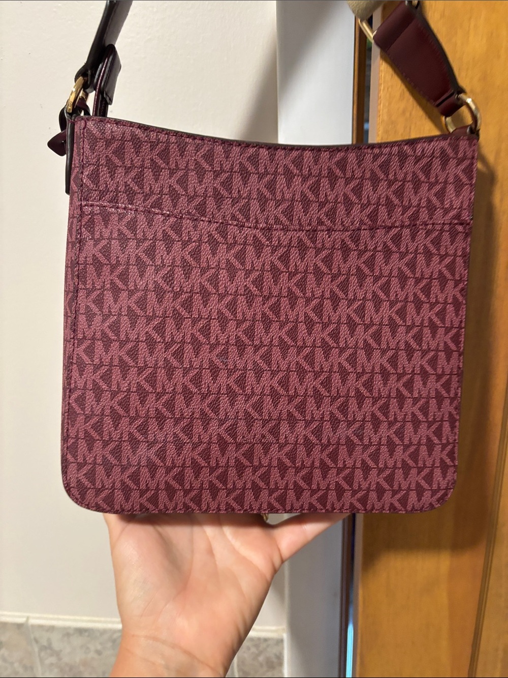 Michael Kors Plum Signature Crossbody with Gold Accent - Picture 4 of 14